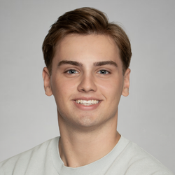 Portrait photo of Connor Hinrichsen