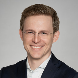 Portrait photo of Dr.-Ing. Björn Carstensen